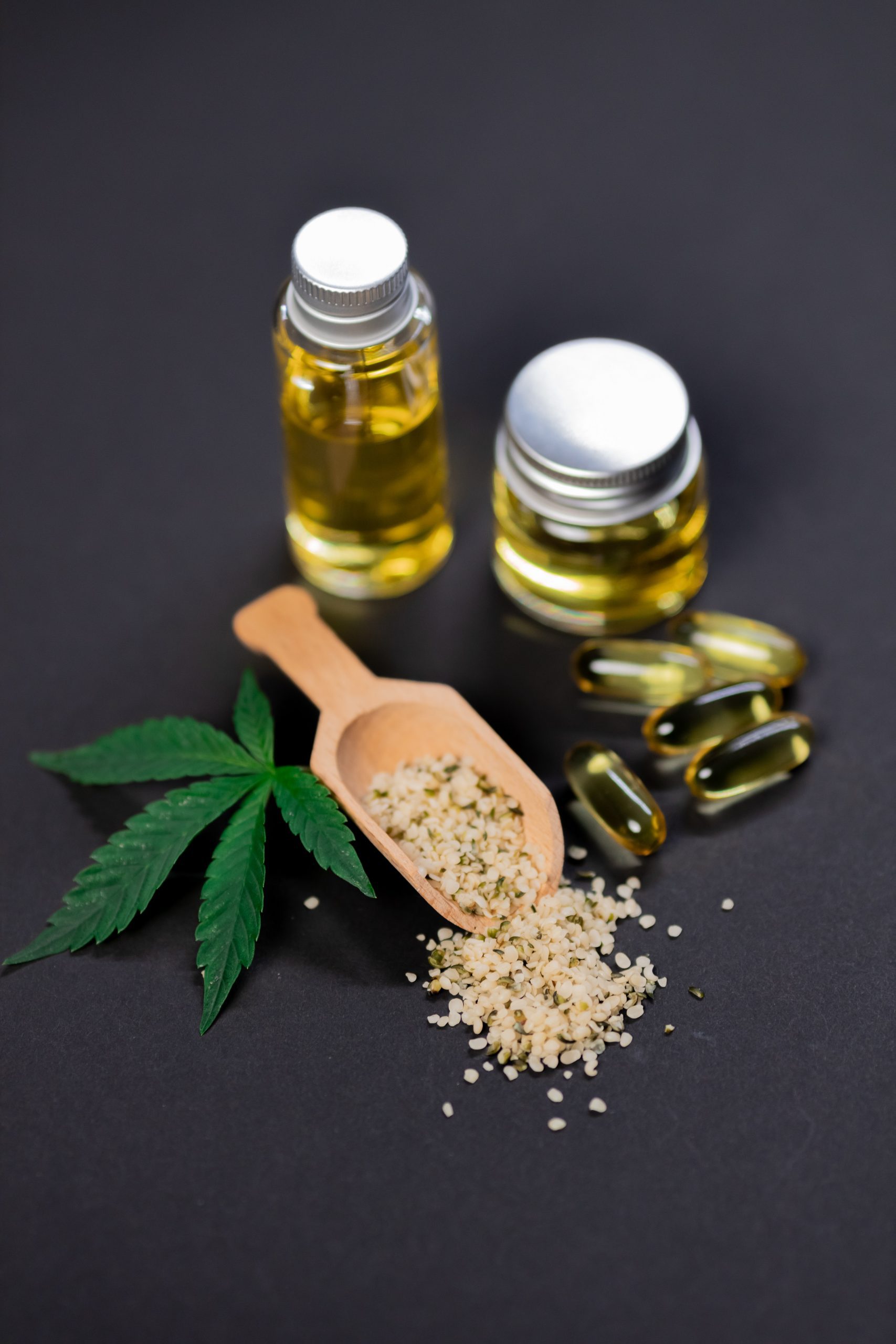 Aceite de cáñamo en cápsulas para uso nutracéutico y farmacéutico, extracción prensada en frío