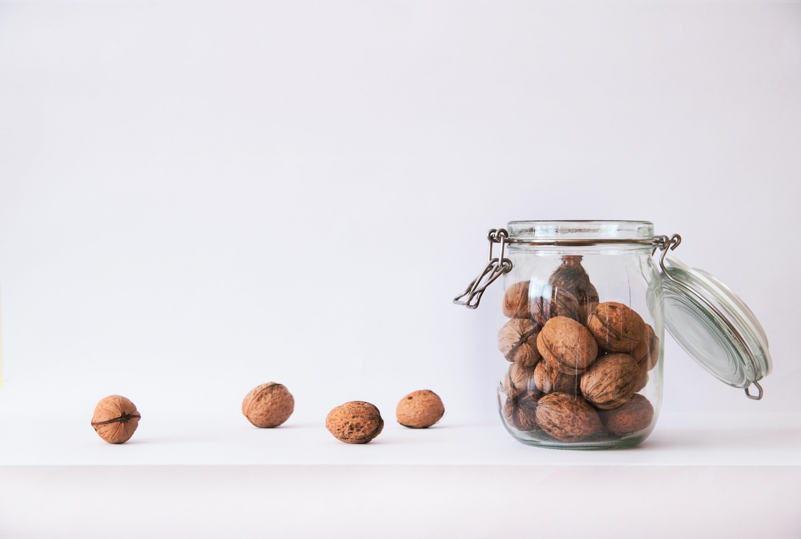 Nueces enteras para la producción de aceite de nuez prensado en frío